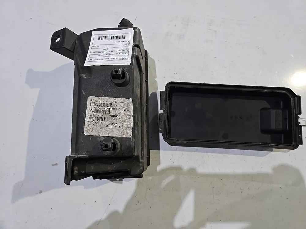 CAIXA DE FUSIVEIS DO COMPARTIMENTO DO MOTOR
