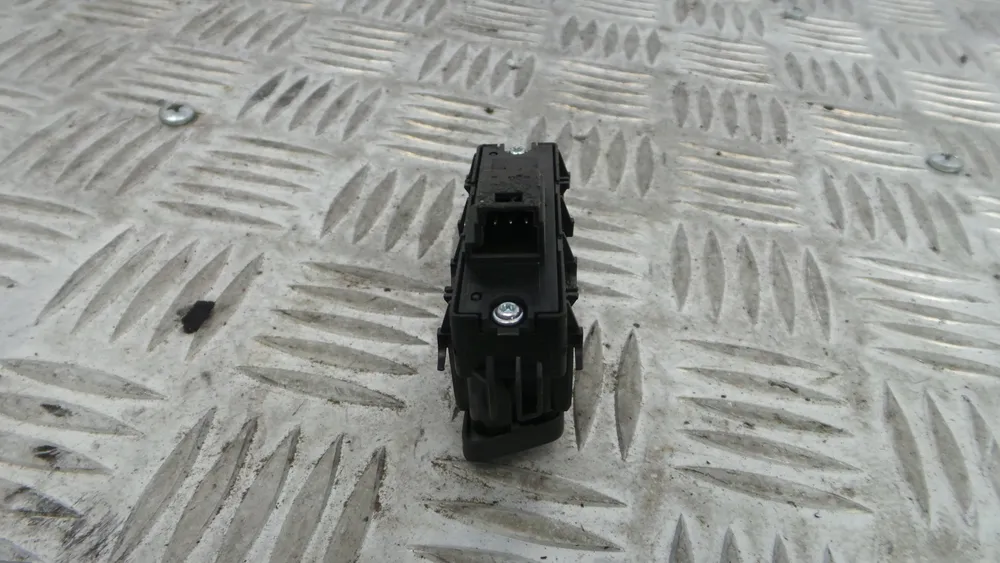	Interruptor / Comando Fecho Central