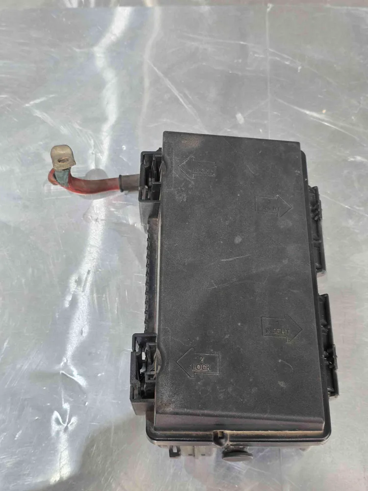 CAIXA DE FUSIVEIS DO COMPARTIMENTO DO MOTOR