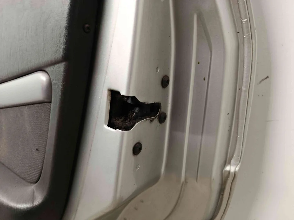 Fechadura / Fecho Porta Trás Direito