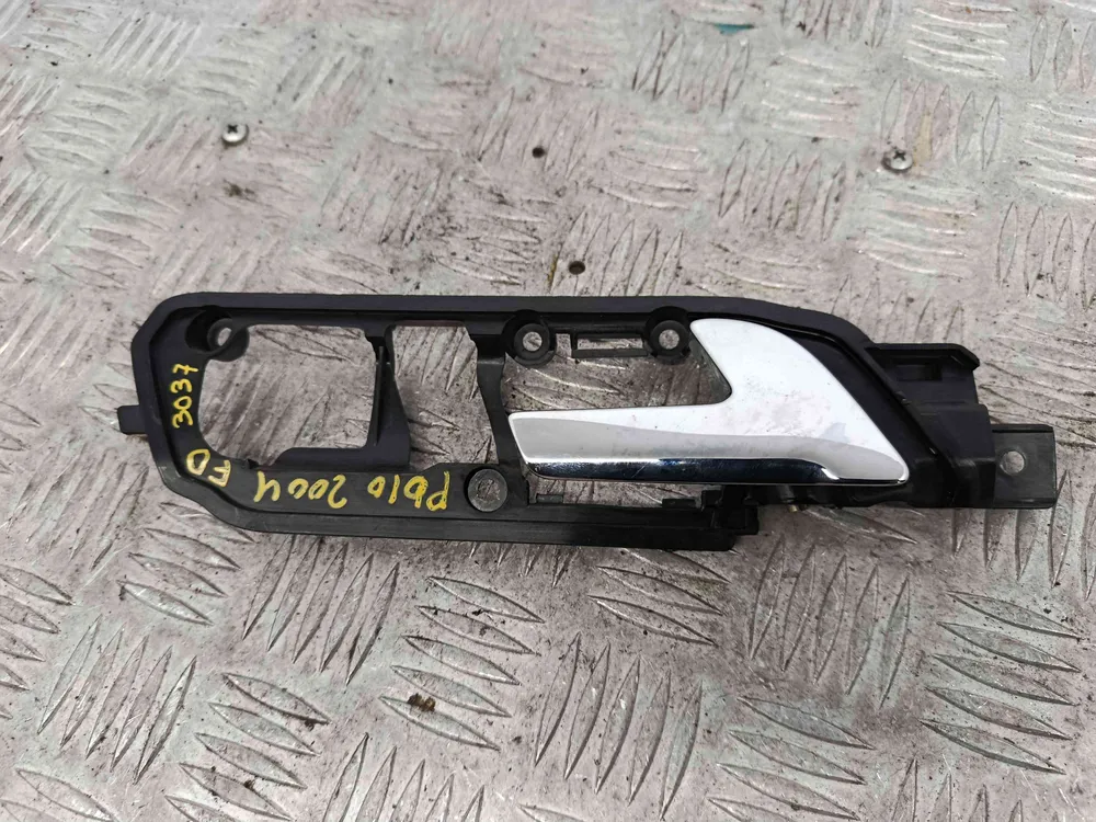 Right front interior door handle