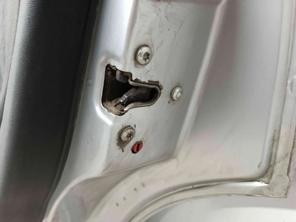 Fechadura / Fecho Porta Trás Direito