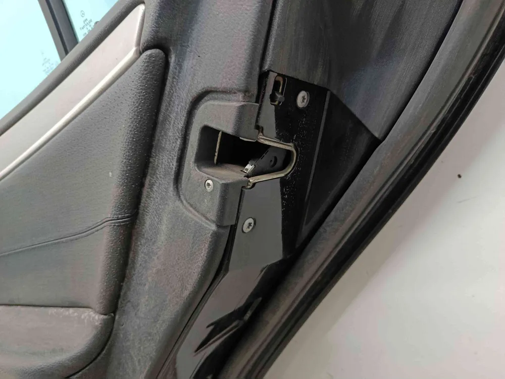 Fechadura / Fecho Porta Trás Direito
