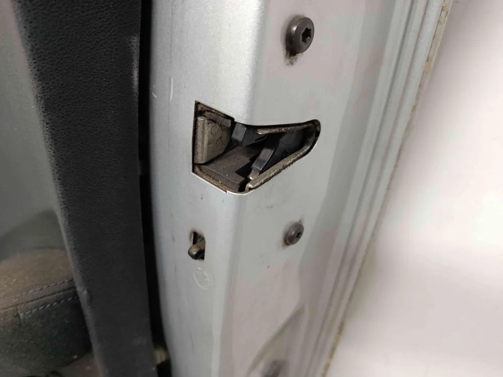 Fechadura / Fecho Porta Trás Direito