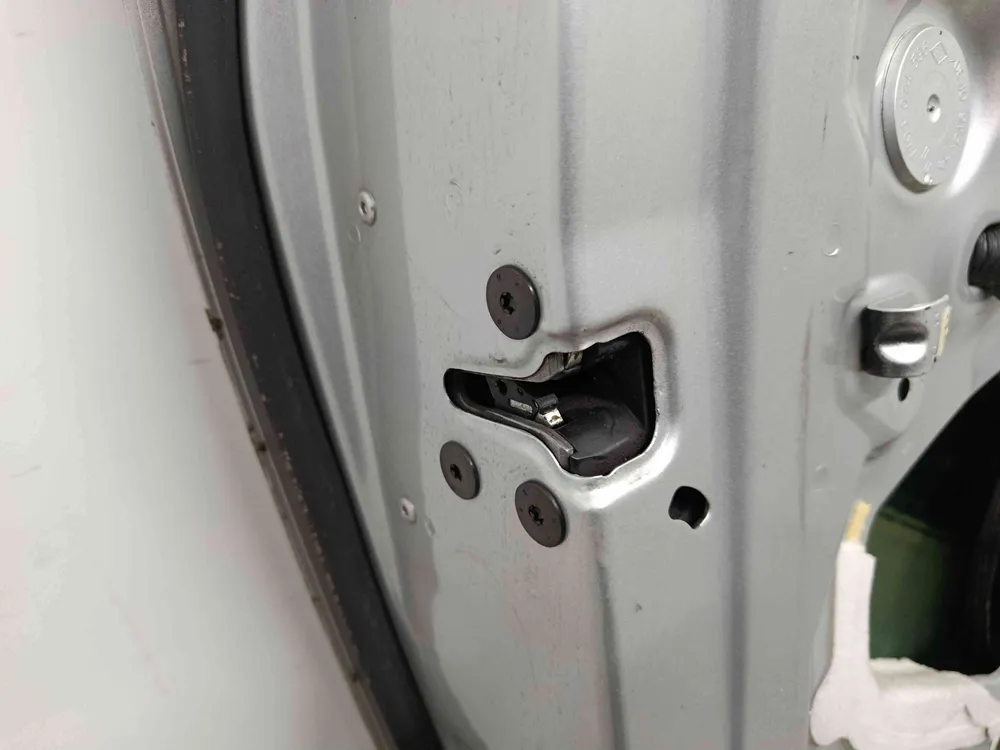 Fechadura / Fecho Porta Trás Esquerdo