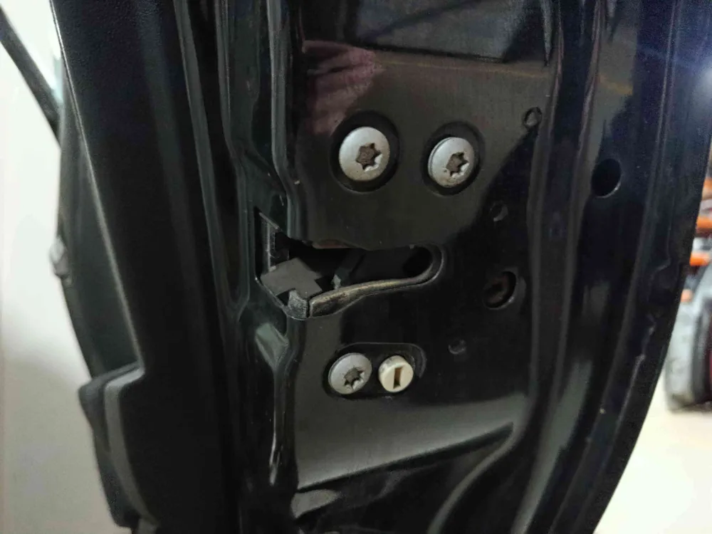 Fechadura / Fecho Porta Trás Direito