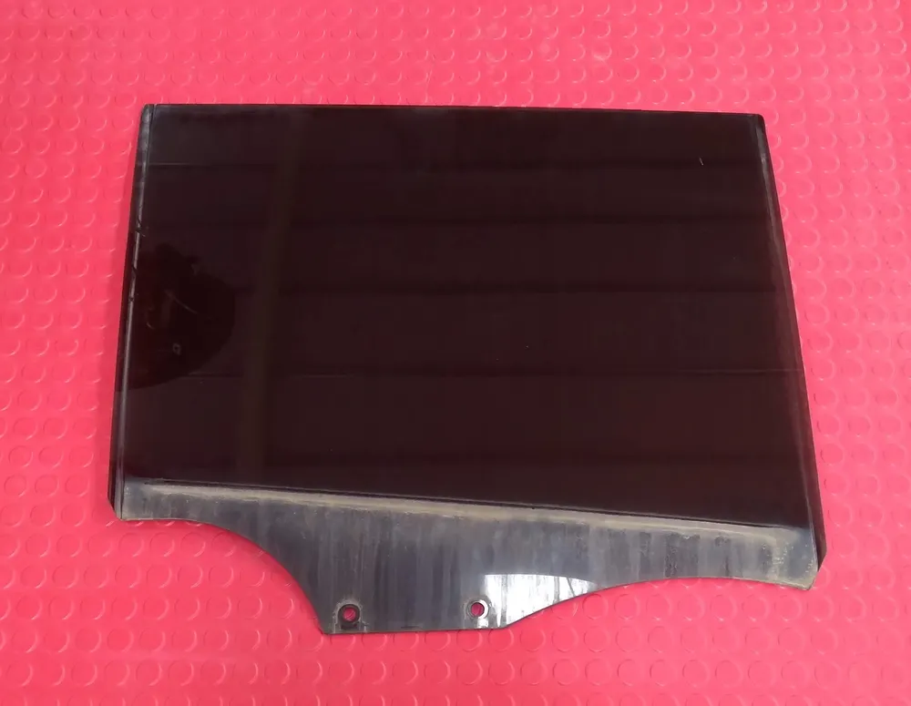 Right rear door glass