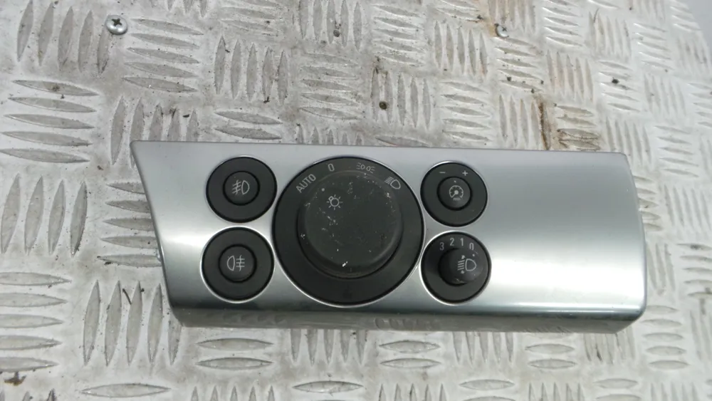 Light control stalk