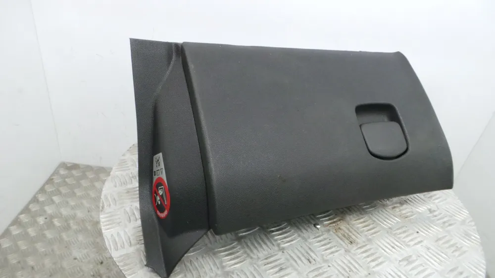Glove Box / Compartment