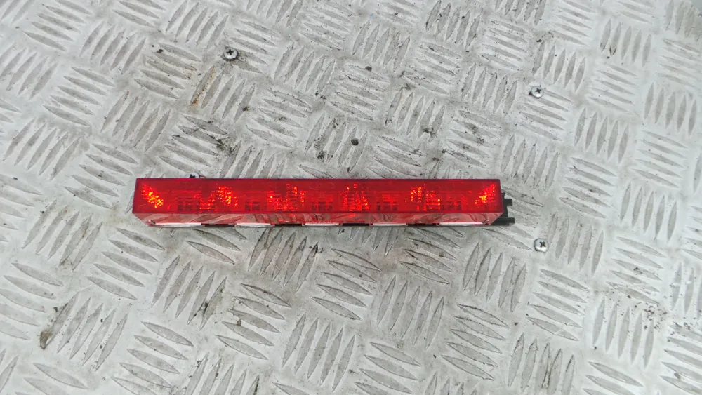 Luz de freno adicional / tercer freno