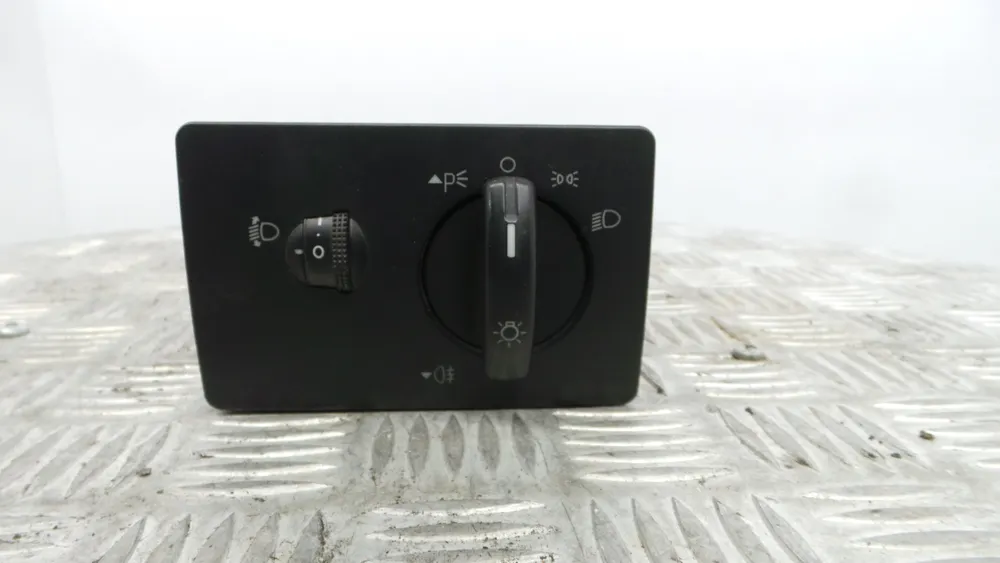 Light control stalk