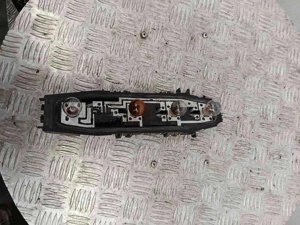 Suporte Lâmpada Direito