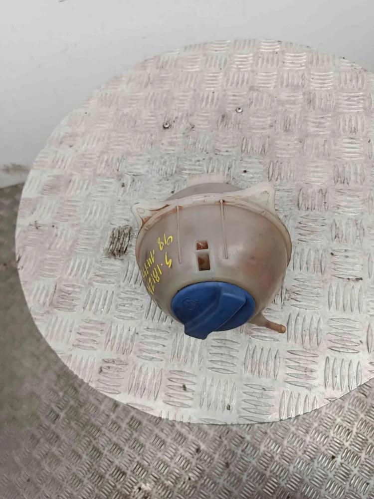 Coolant reservoir