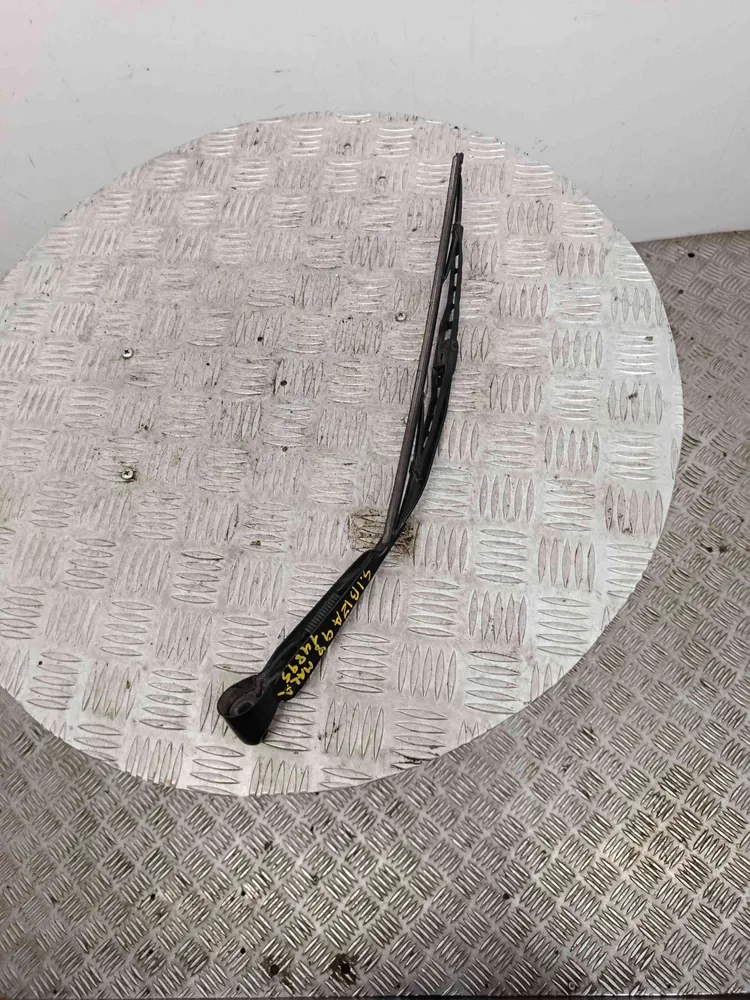 Brazo de limpiaparabrisas trasero