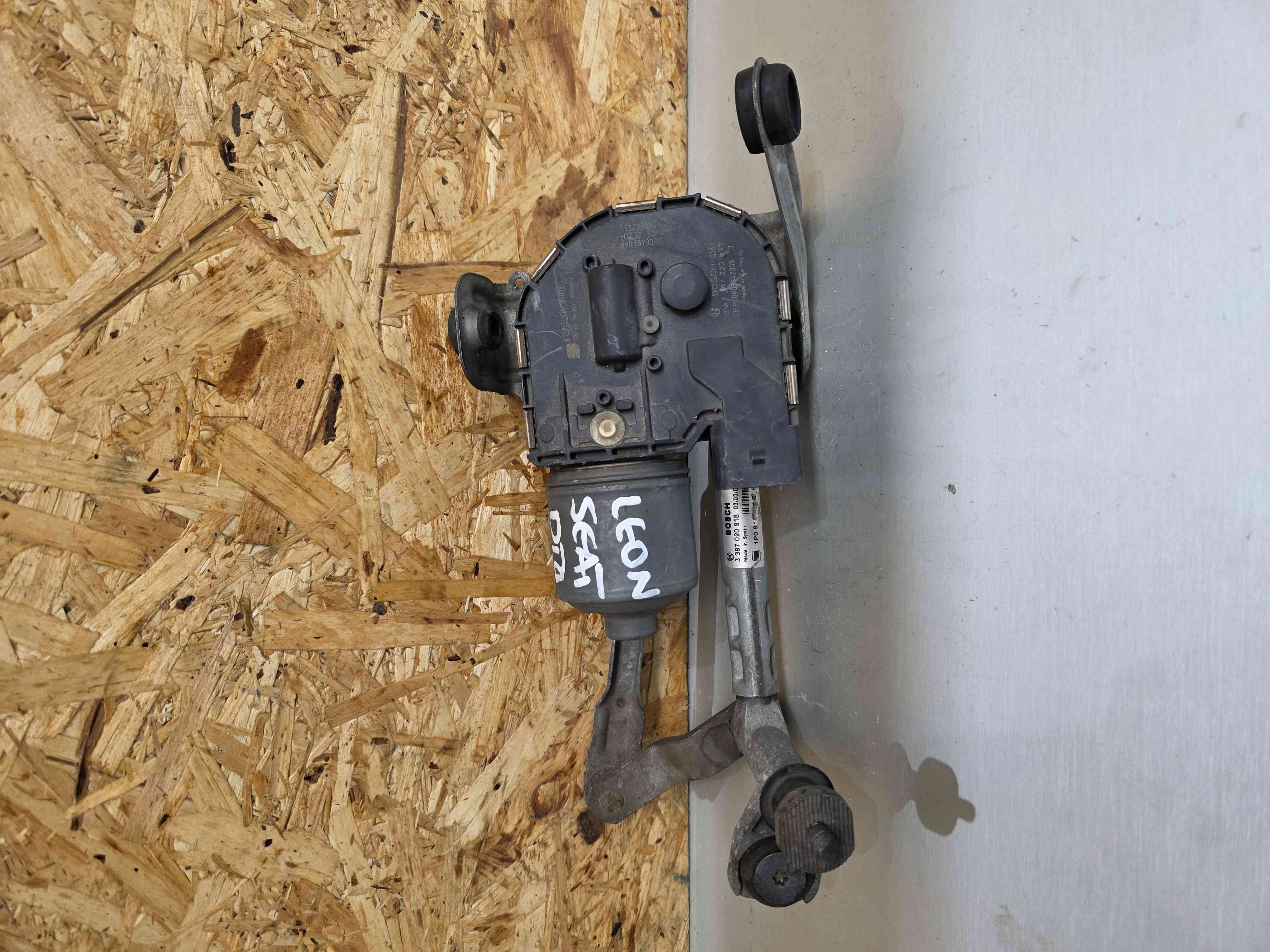 Essuie-glace moteur avant - SEAT LEON