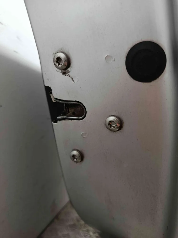 Cerradura / cierre puerta trasero derecho