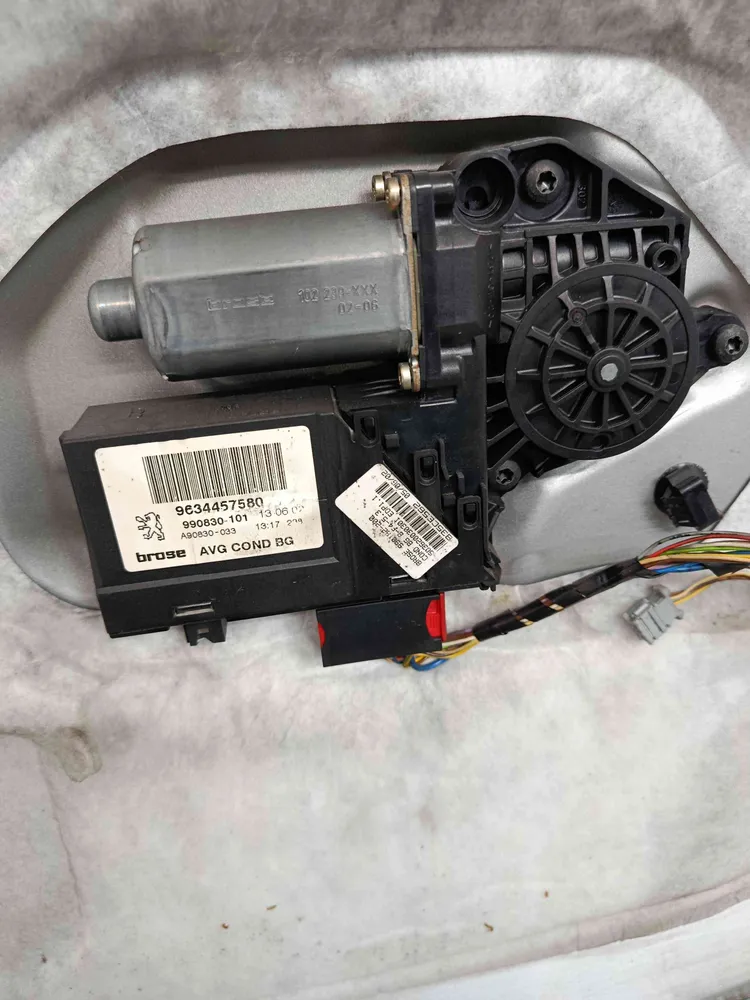Rechts front Fenster regulator