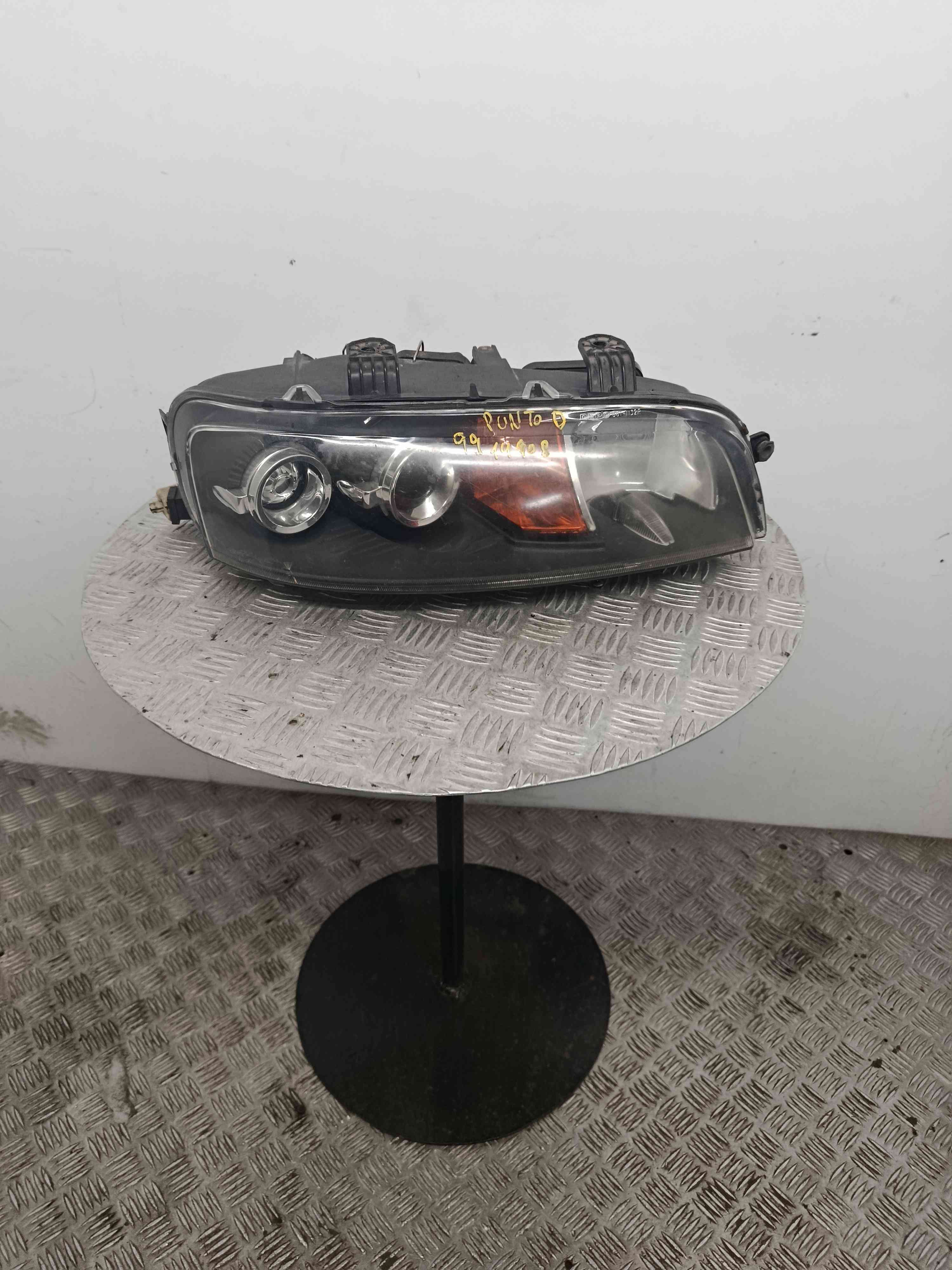 Óptica / faro Derecho