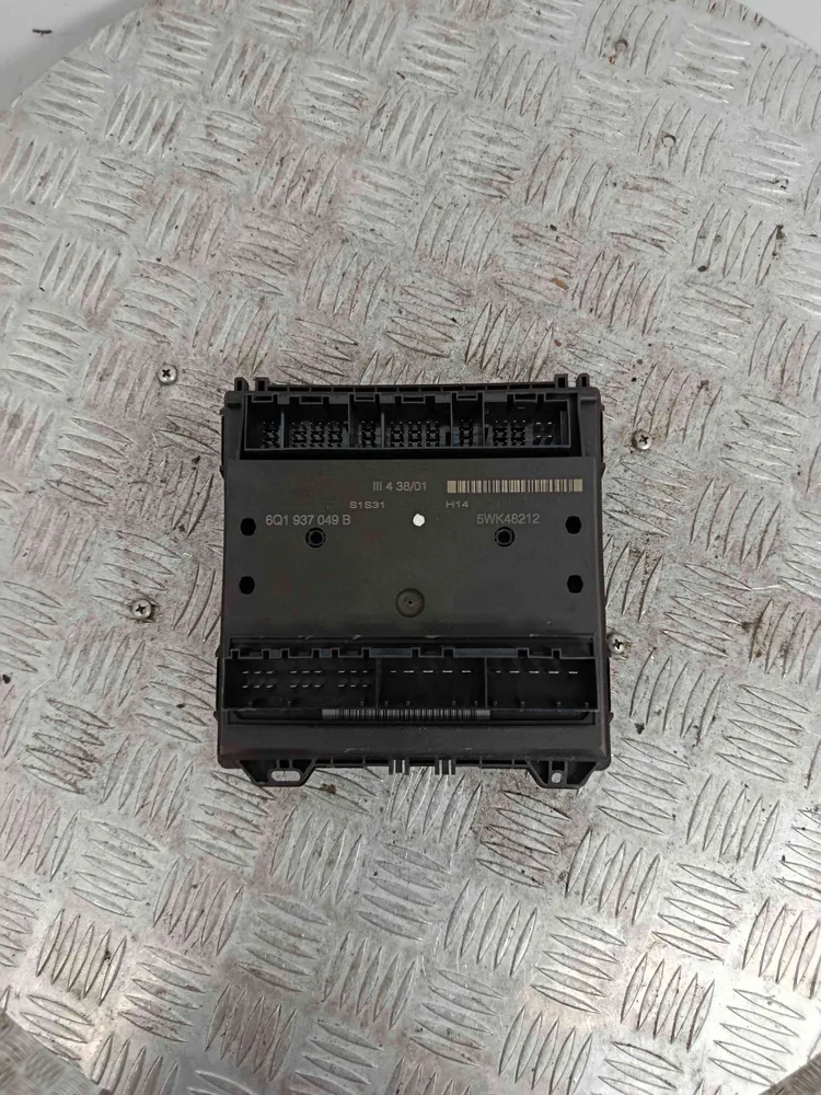 Fuse box / SAM / BSI