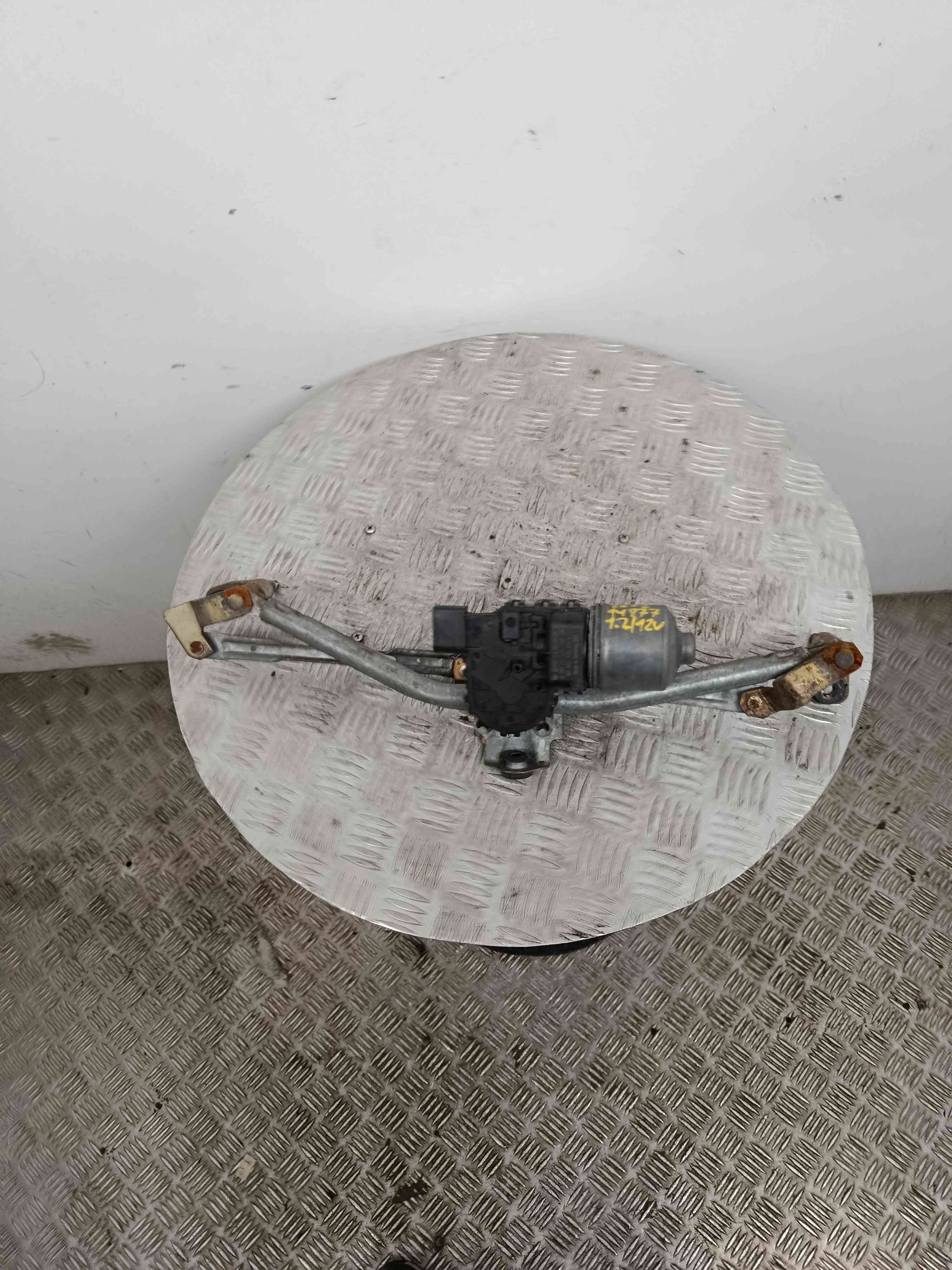 Essuie-glace moteur avant