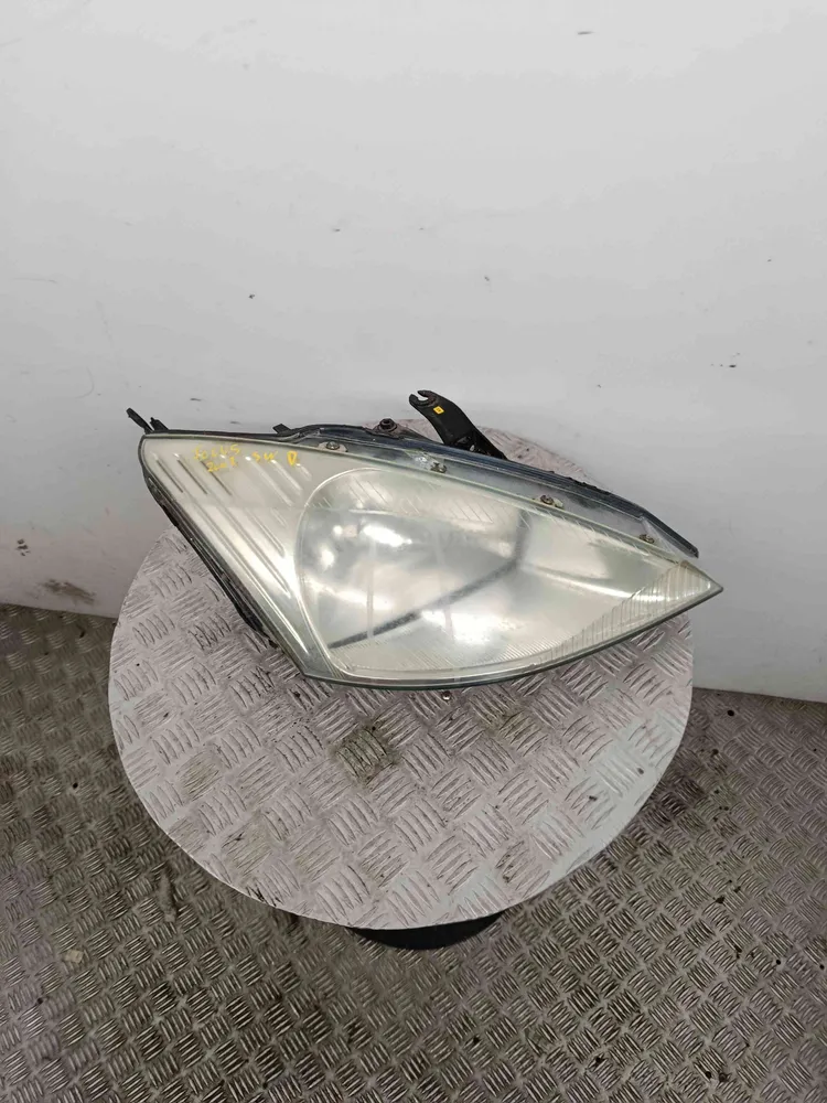 Faro anteriore destro