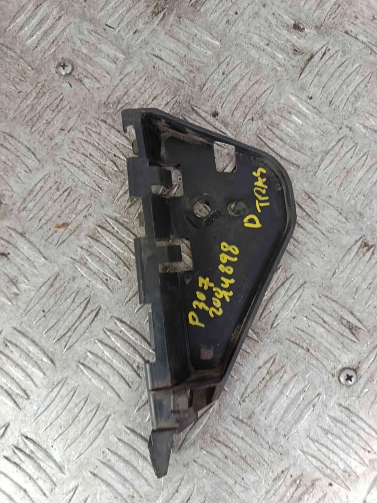 Rear bumper guide right