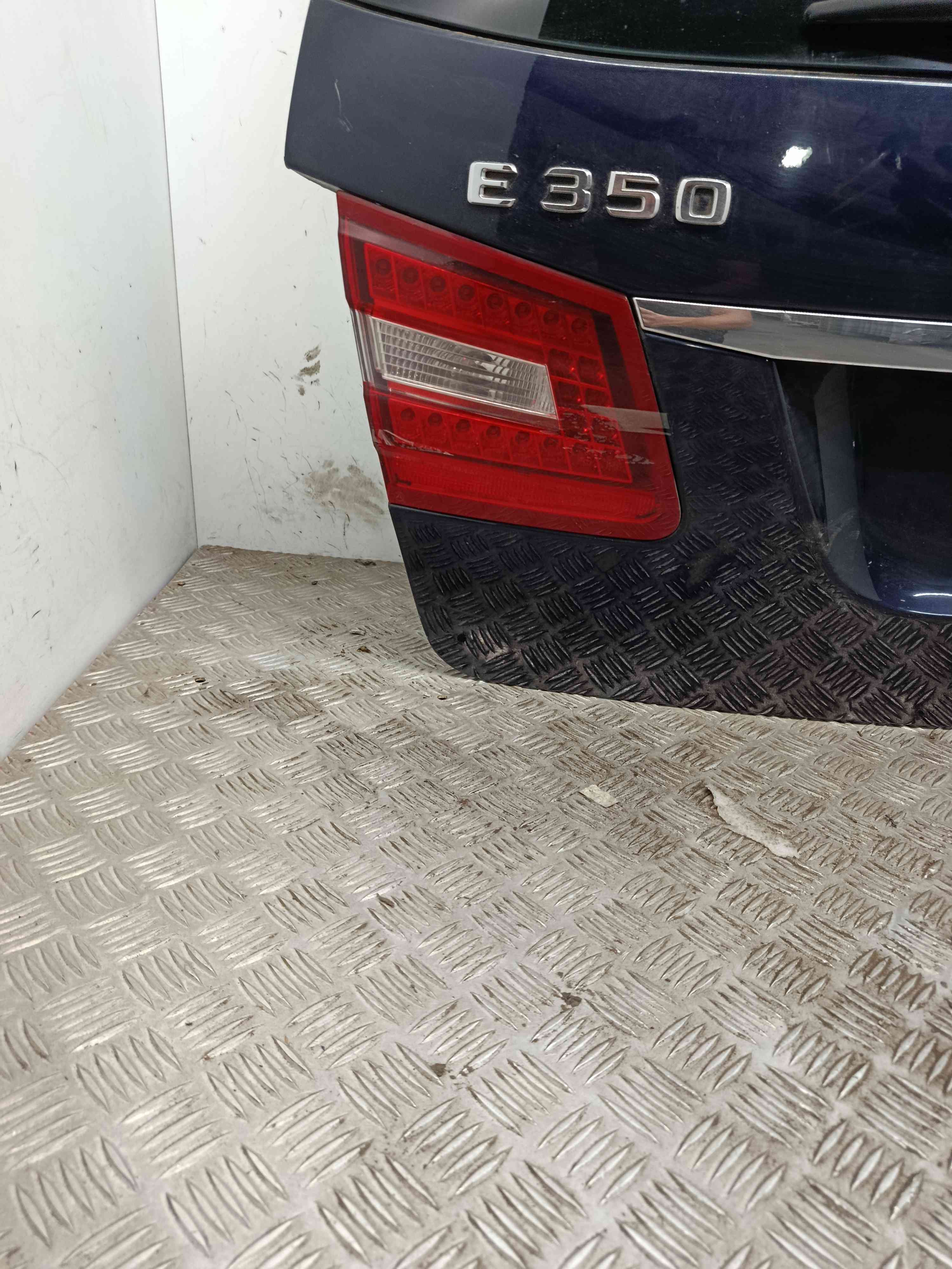 Farolim da Mala Esquerdo