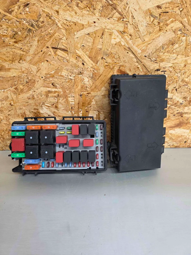 Fuse box / SAM / BSI - FIAT GRANDE PUNTO