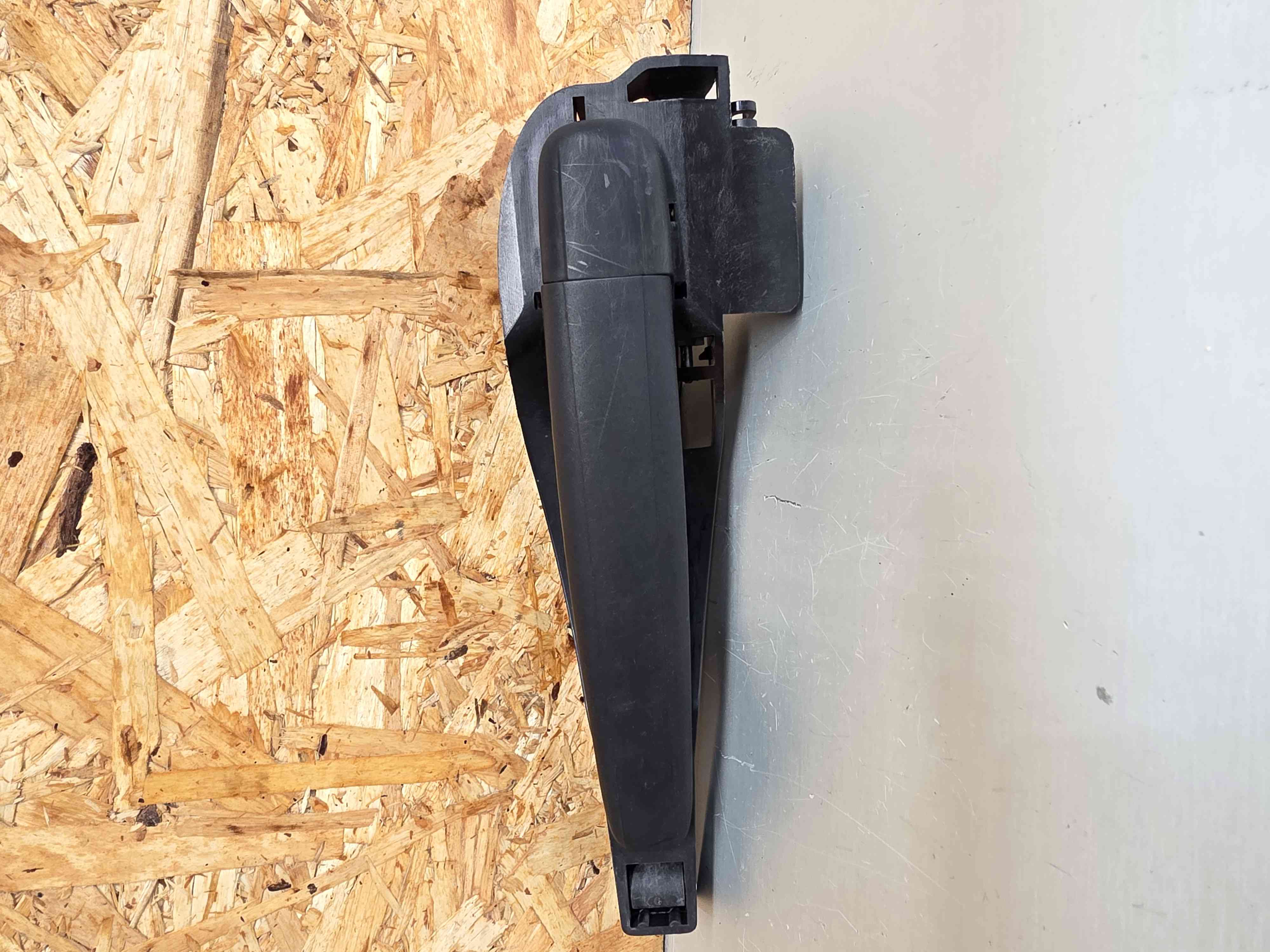 Exterior Right rear door handle