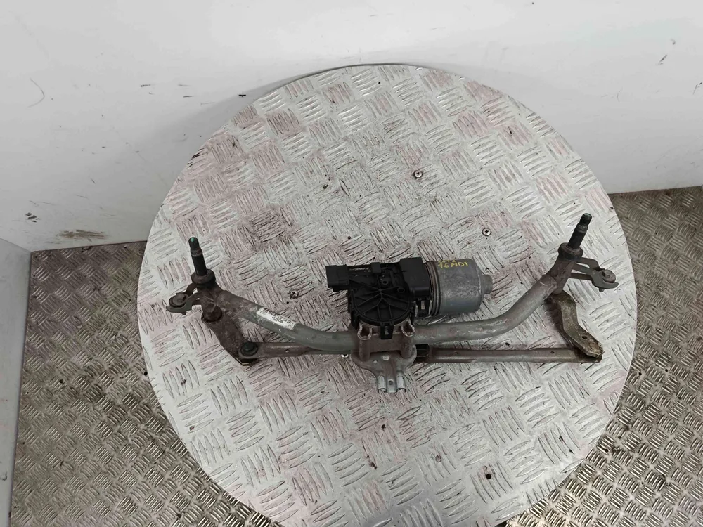 Essuie-glace moteur avant