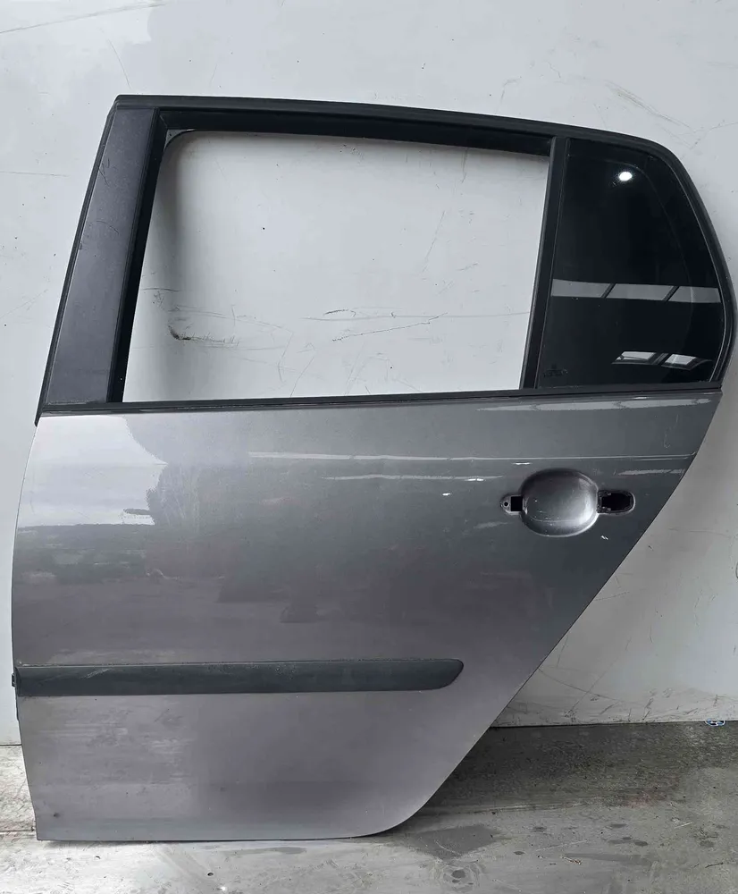 Puerta Trasero Izquierdo - VW GOLF V