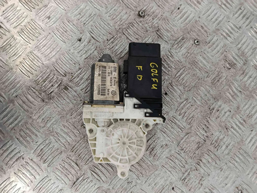 Moteur lève-vitre avant Droite