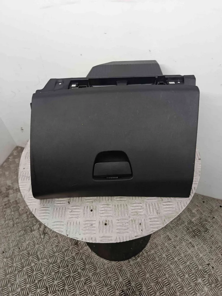 Glove Box / Compartment
