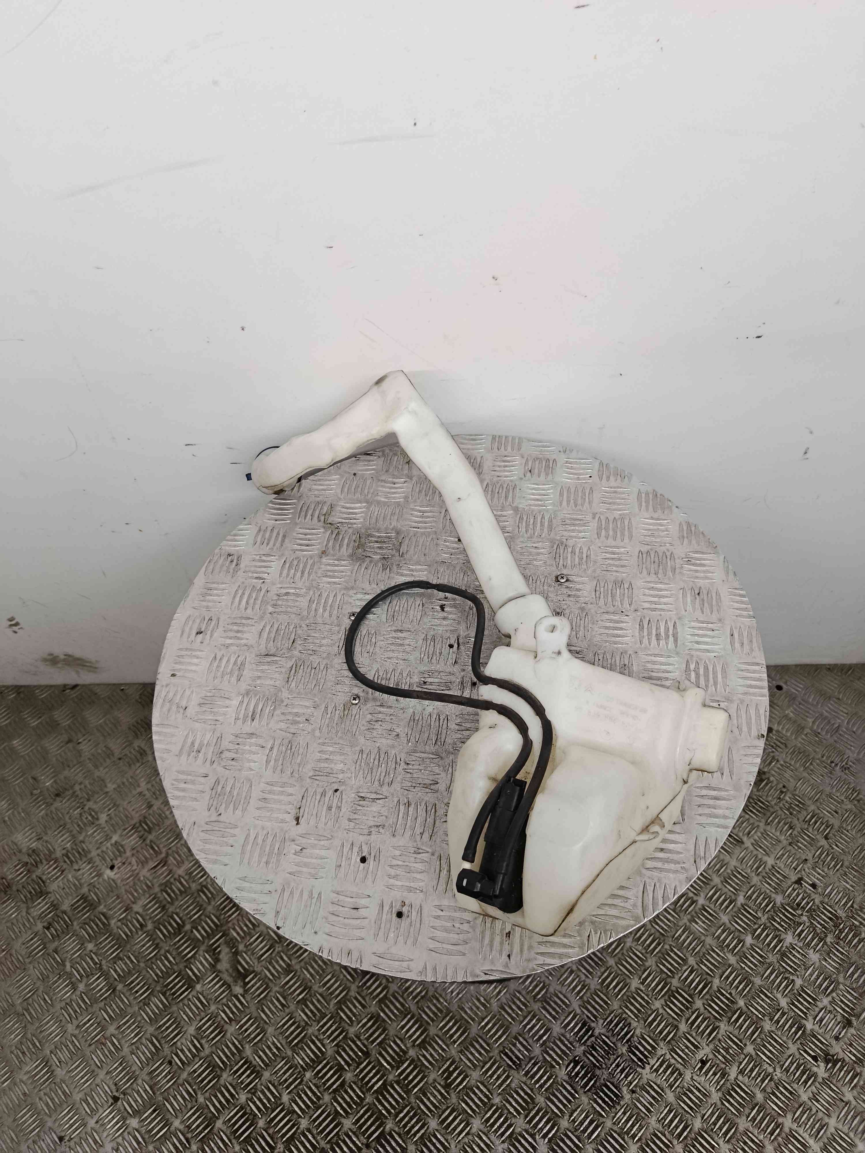 Windshield washer tank