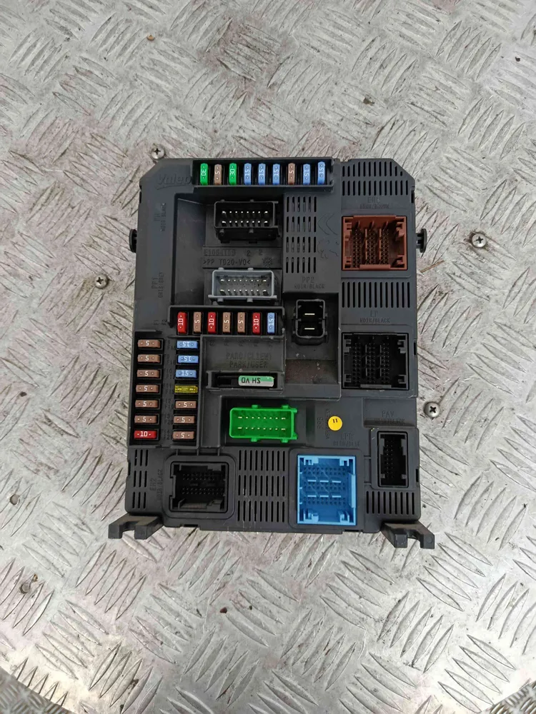 Boîte de fusibles / SAM / BSI
