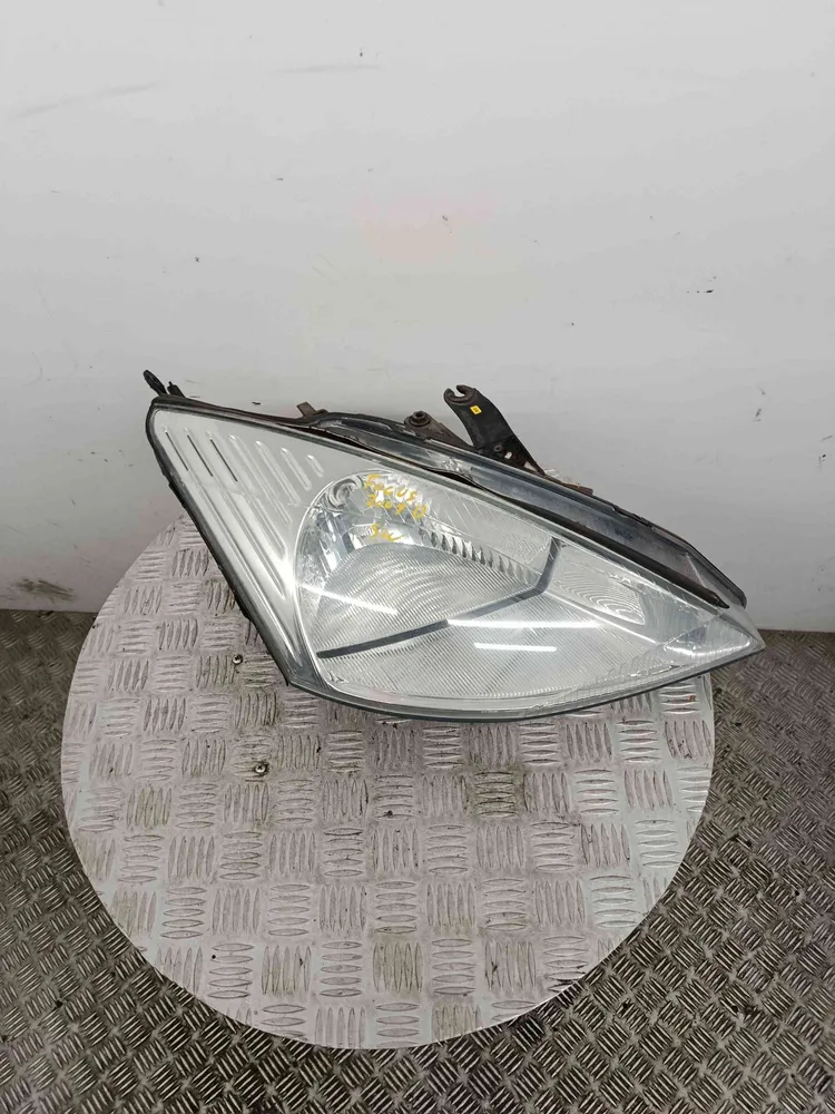 Faro anteriore destro