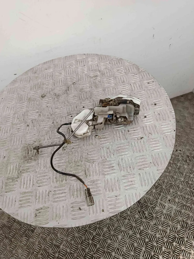 Cerradura/pestillo de la puerta derecha