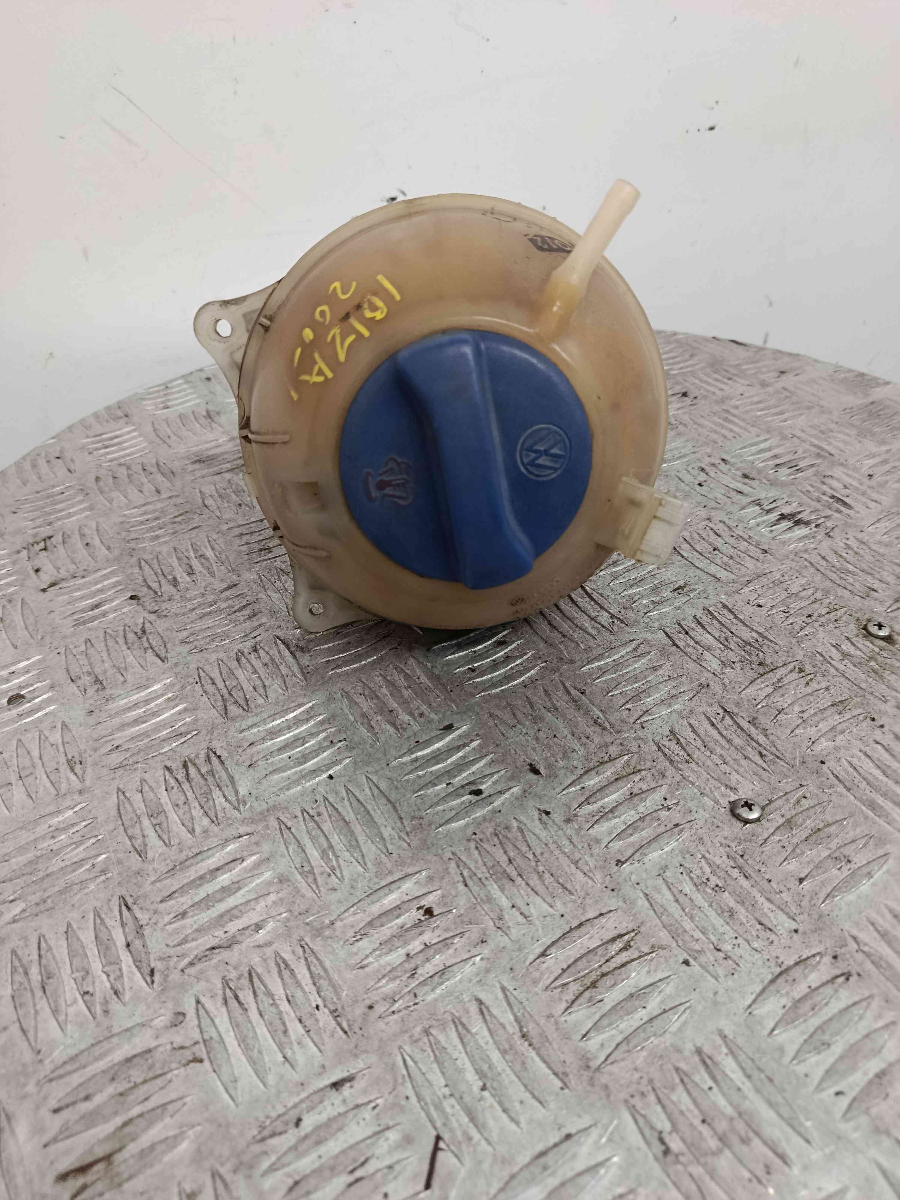 Coolant reservoir