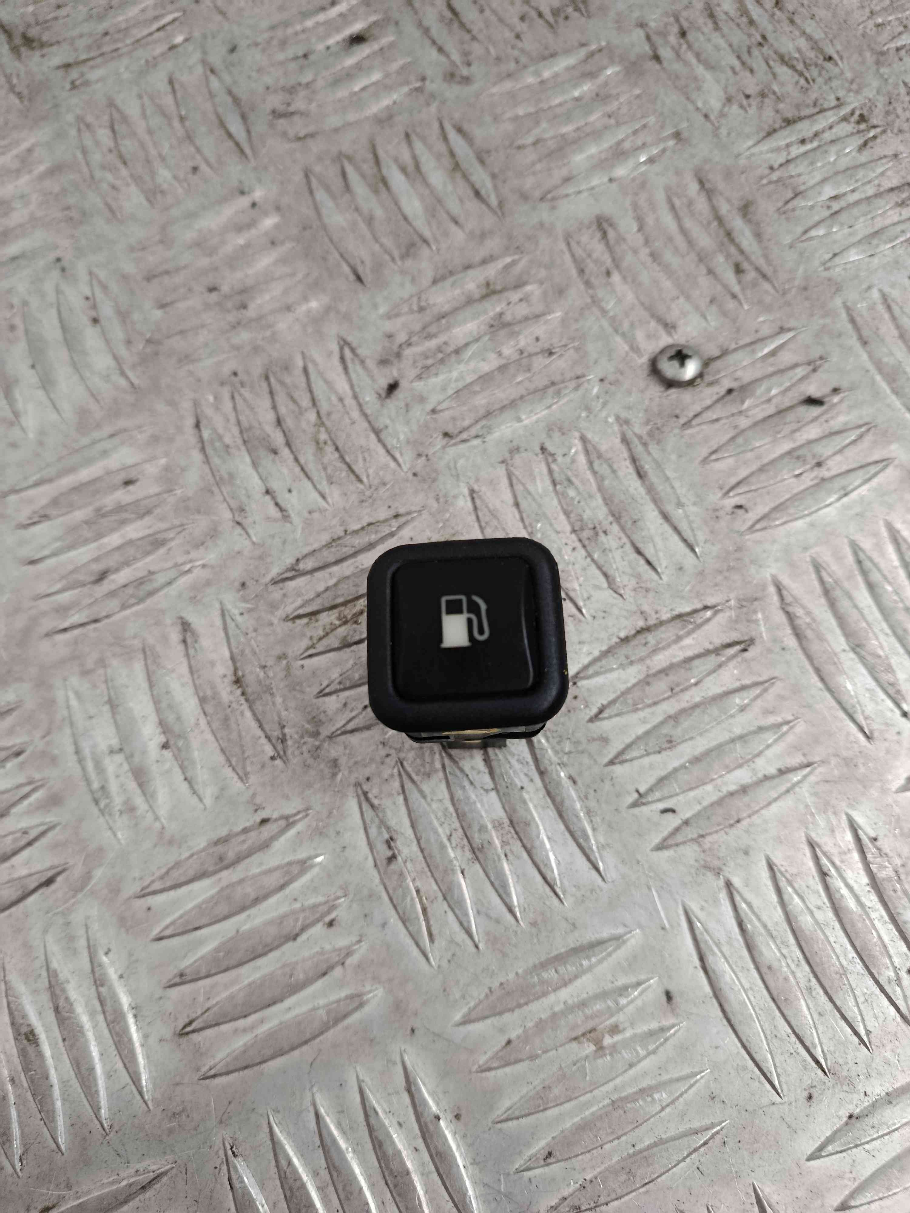 Fuel cap switch