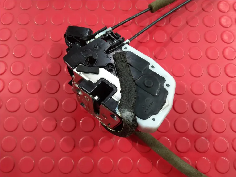Fechadura / Fecho Porta Trás Direito