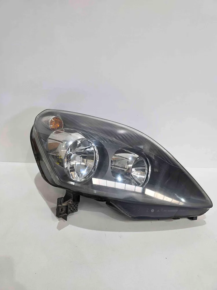Faro anteriore destro