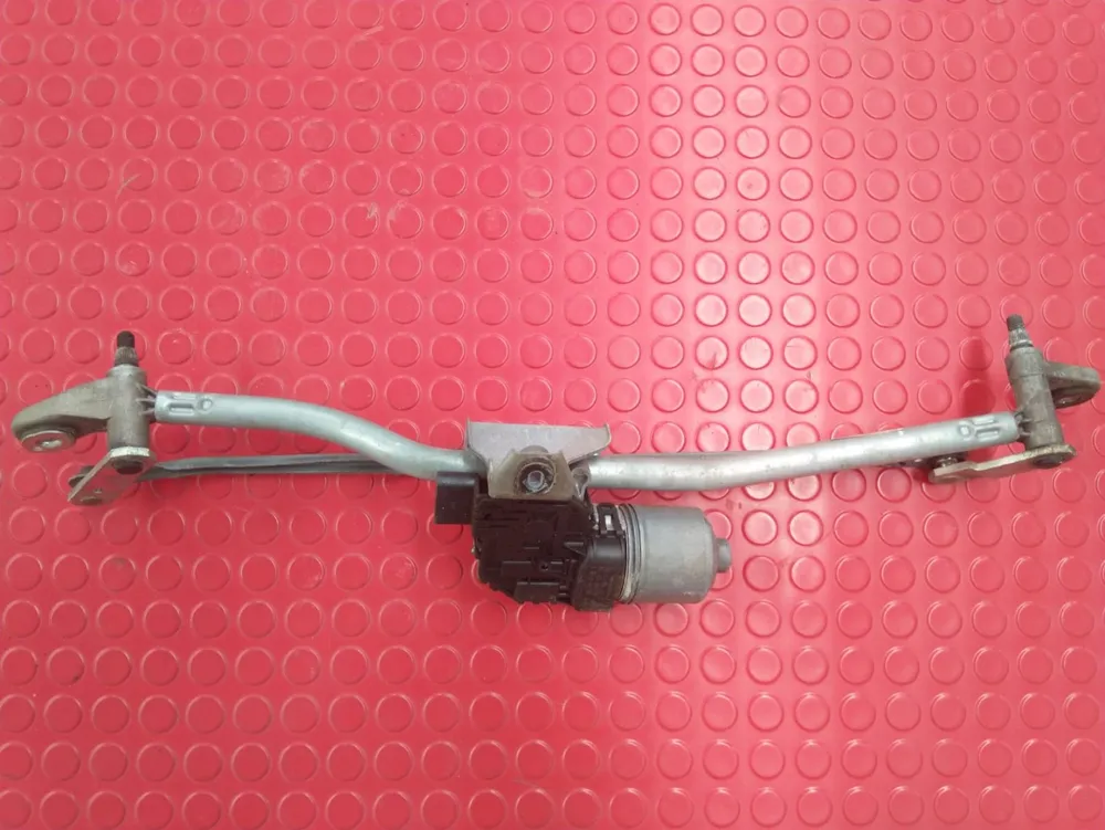Essuie-glace moteur avant
