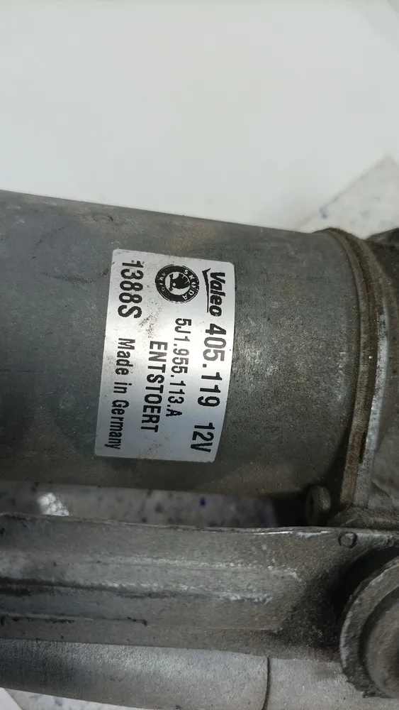 Essuie-glace moteur avant