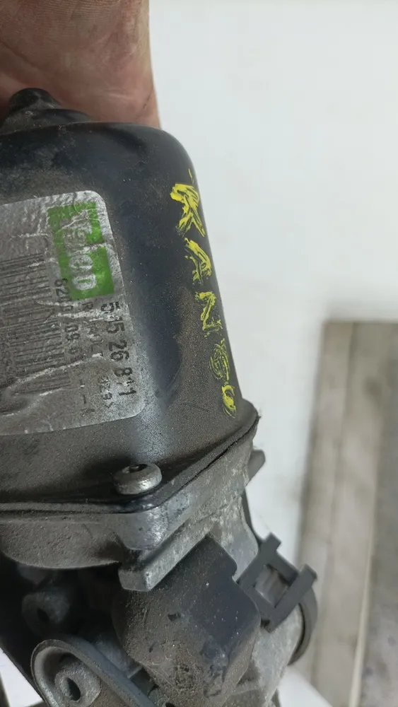 Motore tergicristallo anteriore