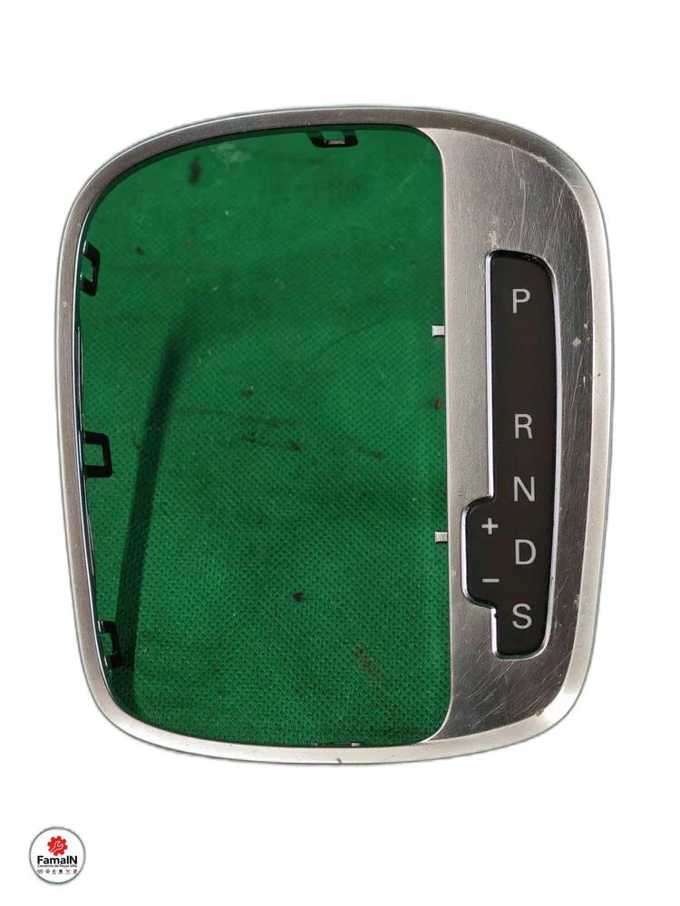 Moldura da Consola Central / Rádio / Aro