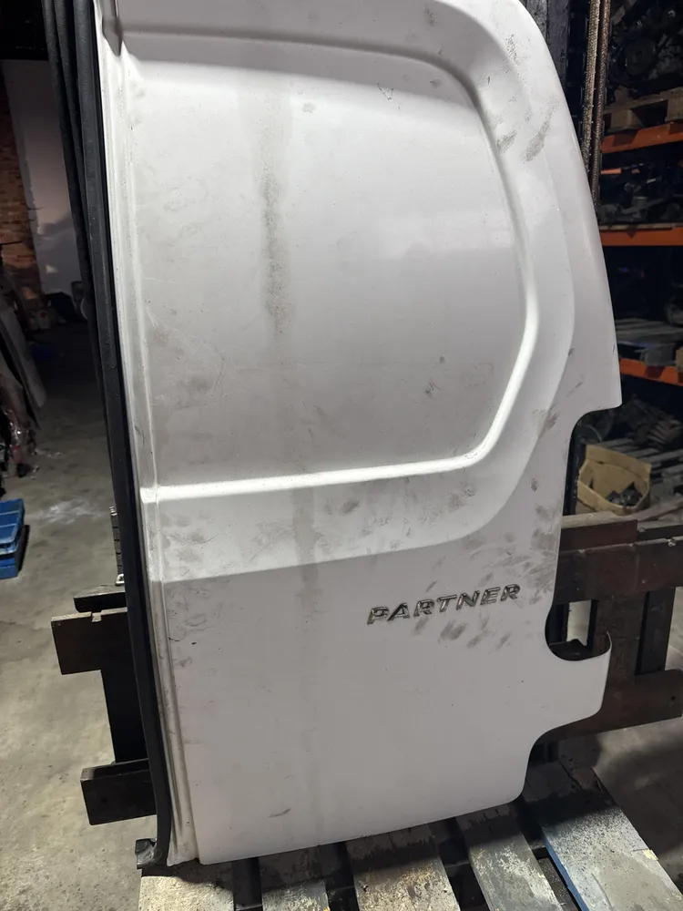 Porta da Mala Direita