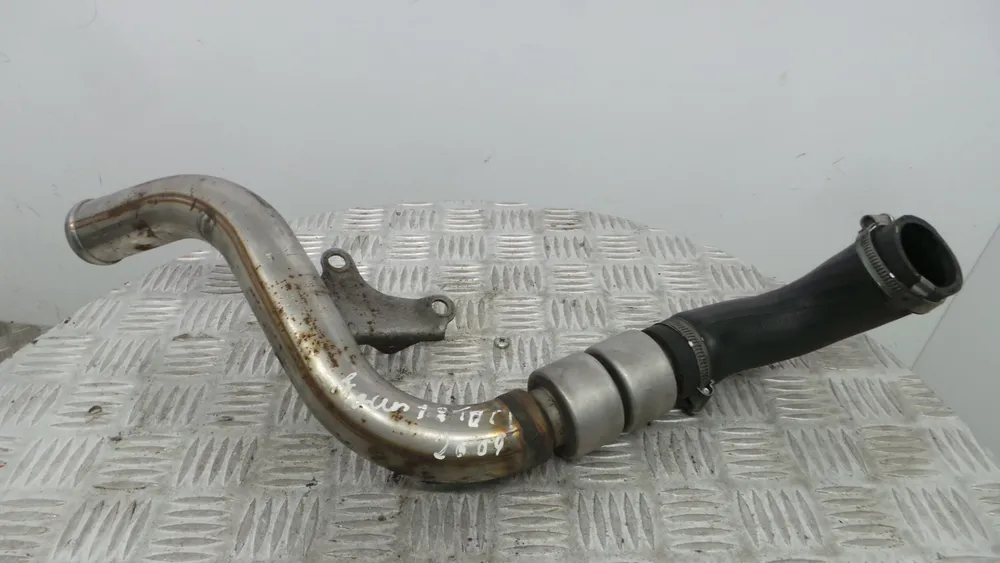 Intercooler pipe