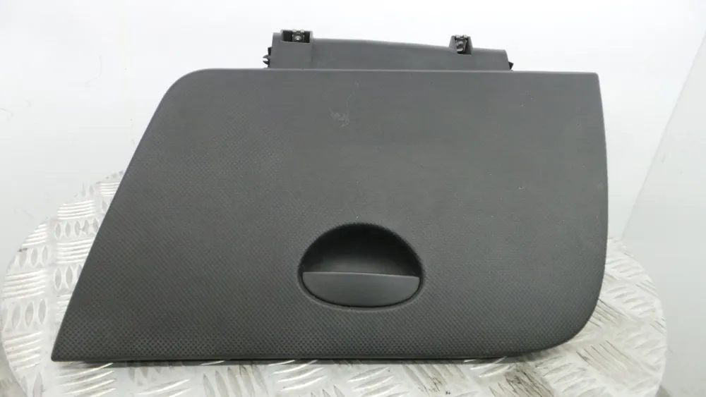 Glove Box / Compartment