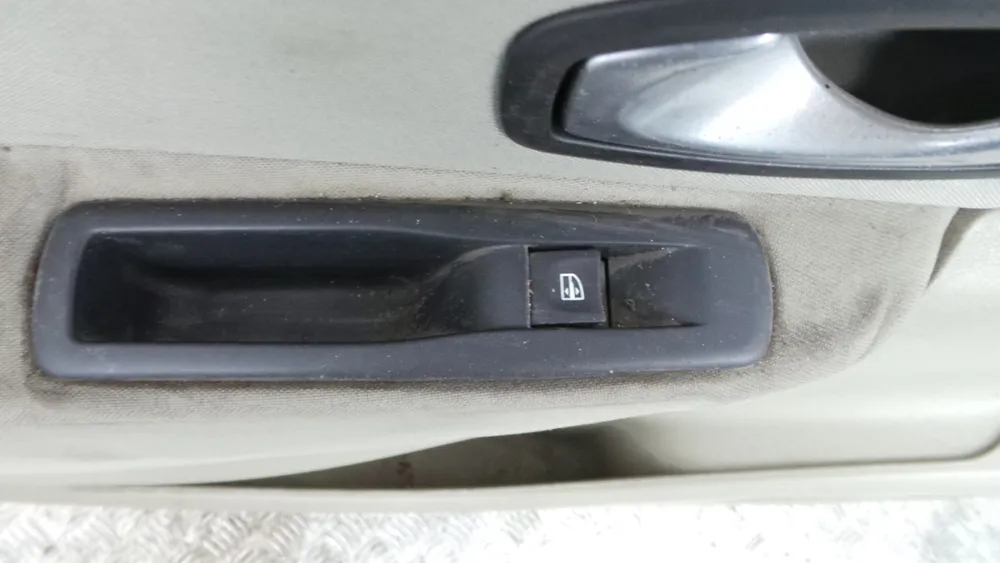 Links Rear Fenster control