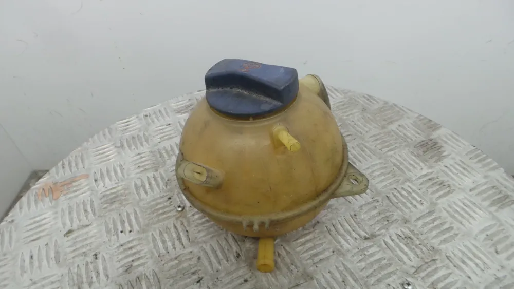 Coolant reservoir